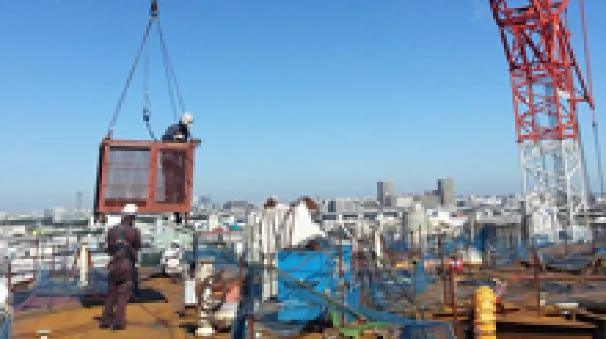 サイロ建設工事作業風